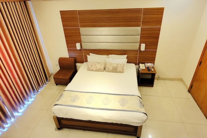 Room 19 of 48