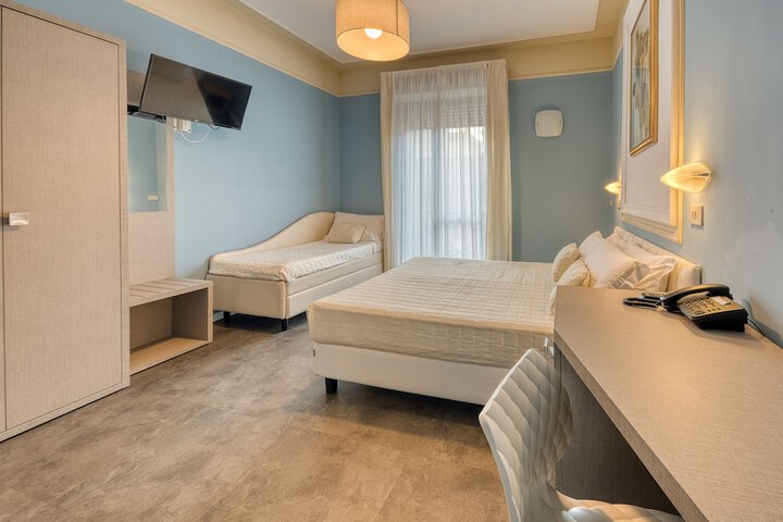 Room 7 of 18