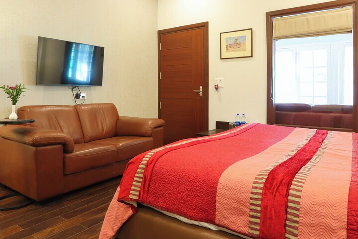 Room 32 of 68
