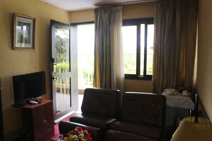 Room 6 of 35