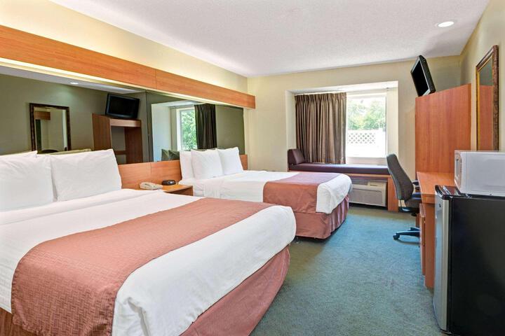 1 Queen Bed Accessible (7 of 32)