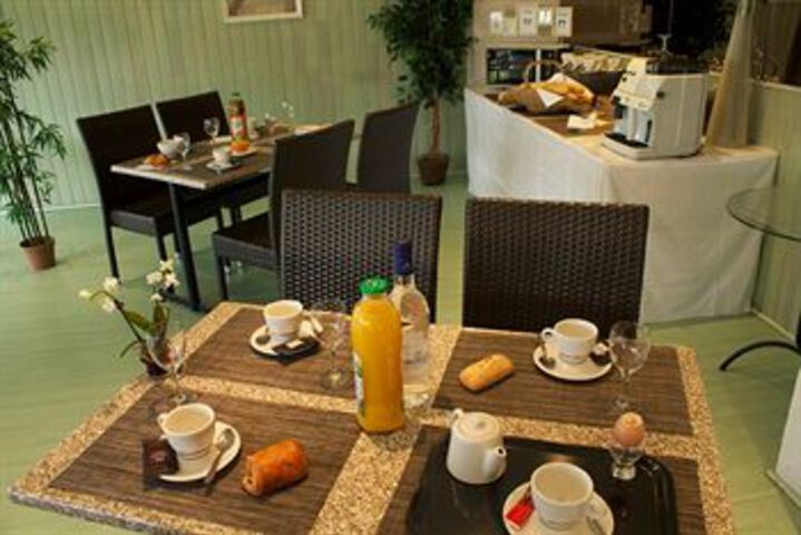 Breakfast/Coffee Service 4 of 22