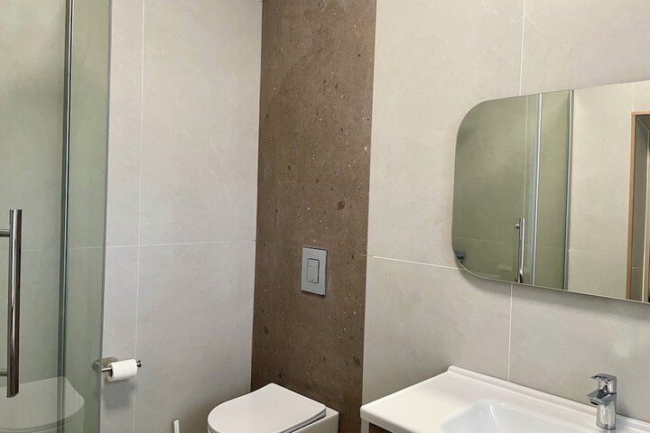 Room 100 of 127