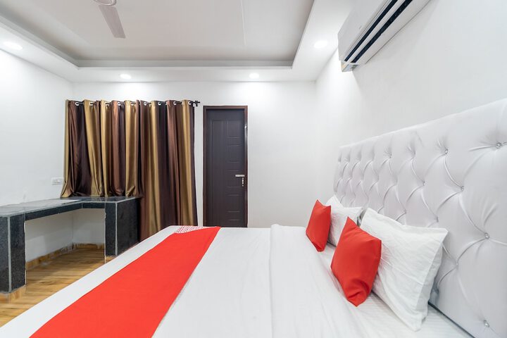 Room 10 of 19
