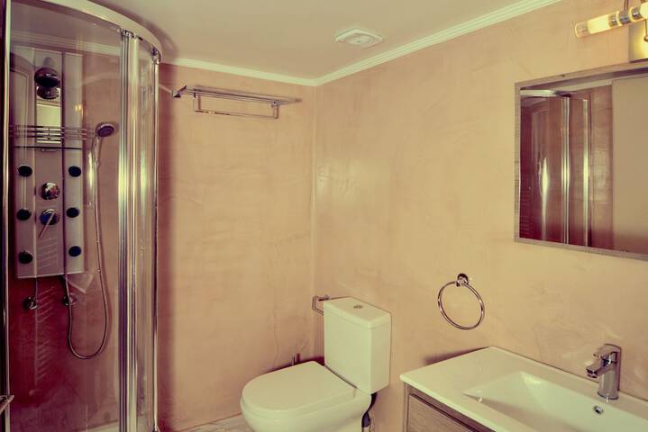 Room 32 of 54