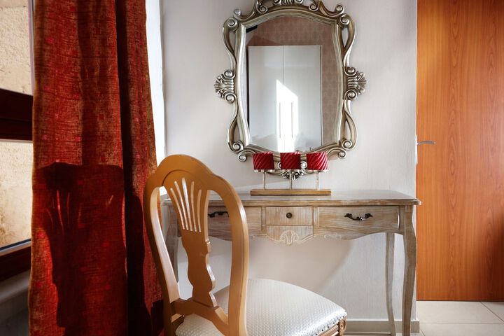 Room 25 of 38