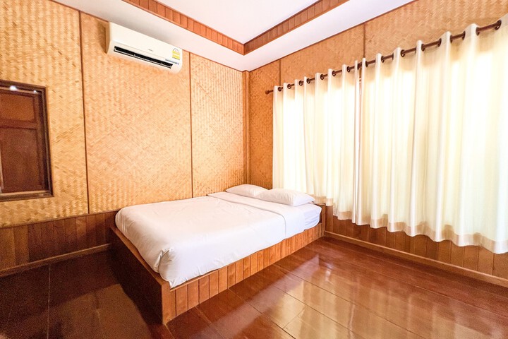 Room 2 of 66