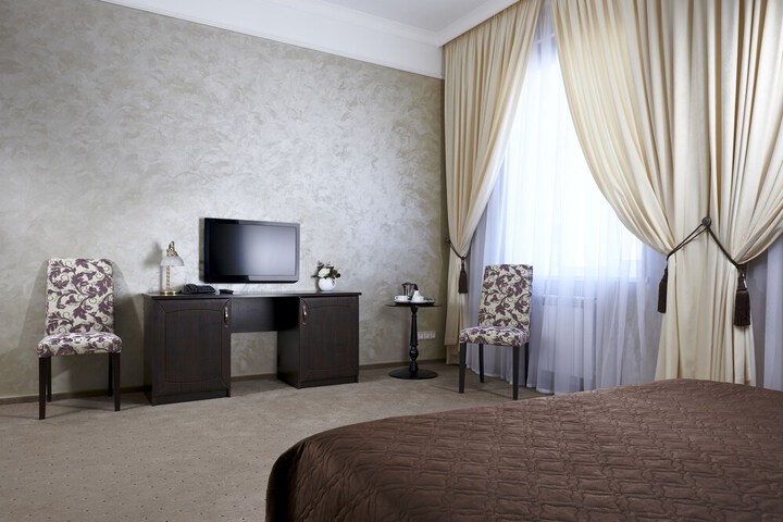 Room 13 of 28