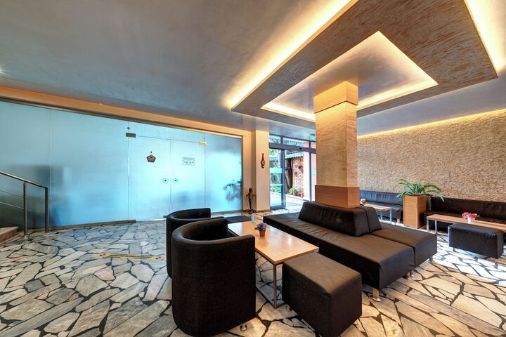Hotel Interior 4 of 13