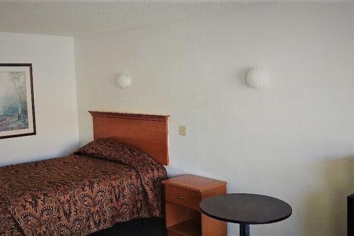 Room 10 of 32