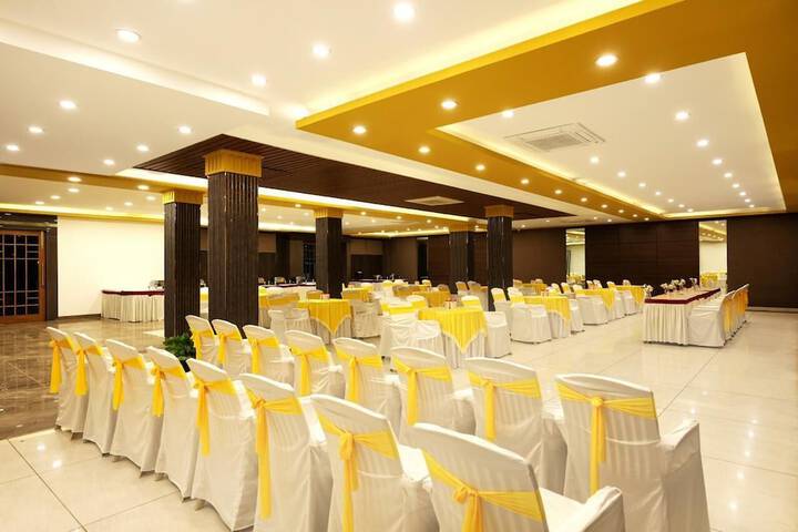Ballroom/Hall 61 of 78