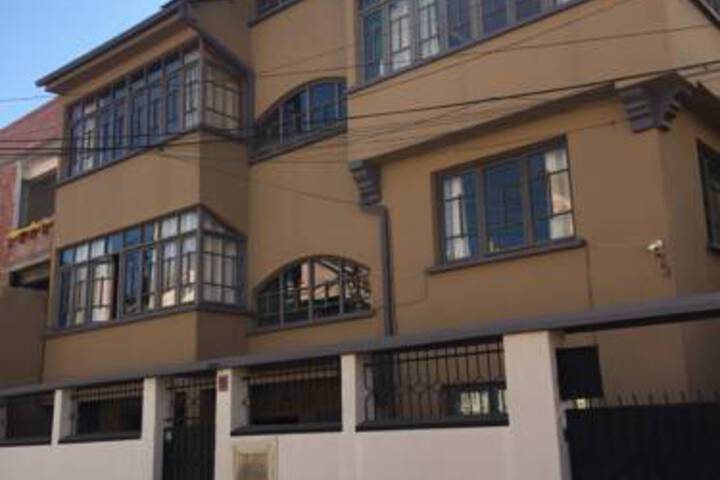 A LA MAISON
