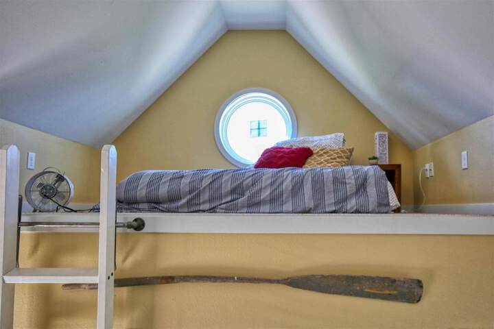 Room 6 of 17