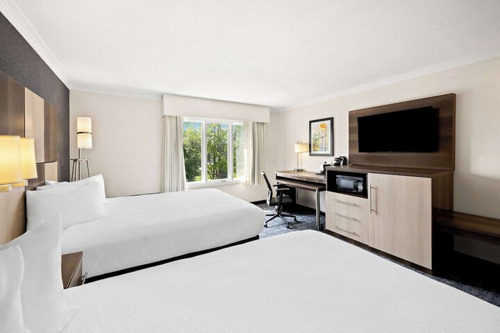 2 Double Beds (14 of 19)