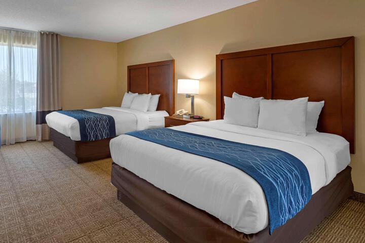 2 Queen Beds (5 of 15)