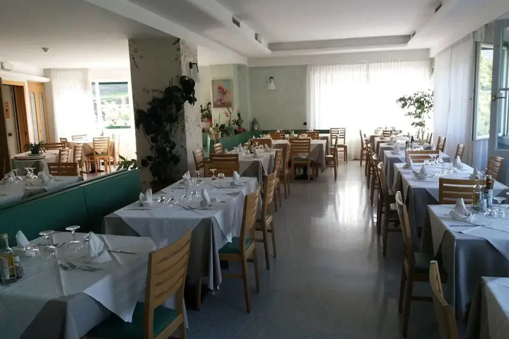 Dining 14 of 20