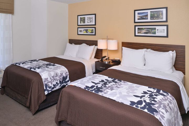 2 Double Beds (1 of 6)