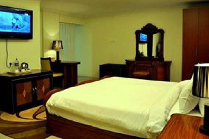 Room 3 of 28