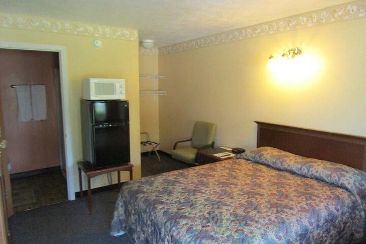 Room 4 of 12