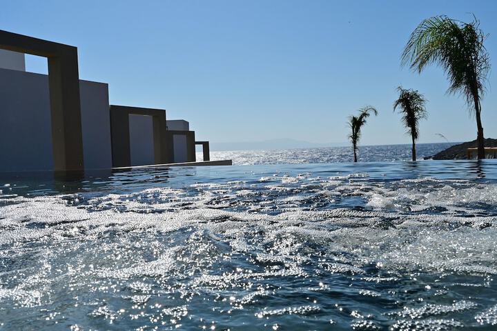 Pool 103 of 340