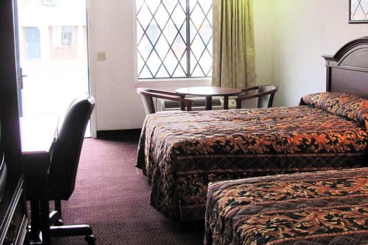 2 Double Beds (13 of 19)