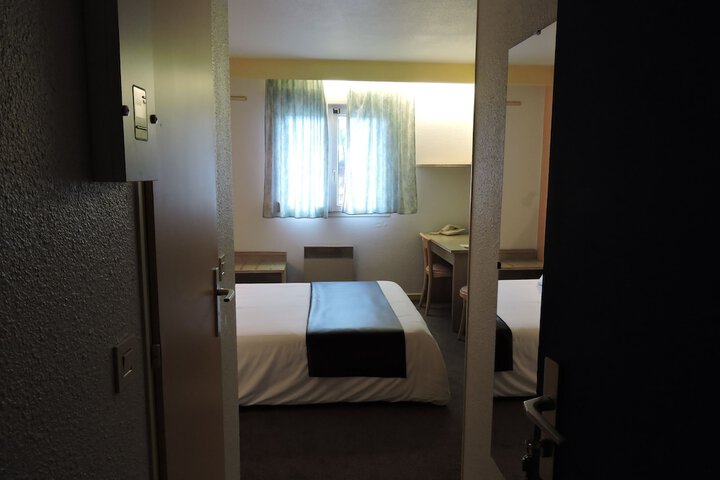 Room 10 of 39