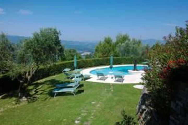 Photo of House With in Monte Santa Maria Tiberina With Wonderful Mo