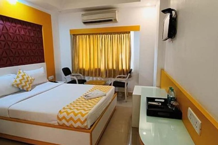 Room 13 of 18