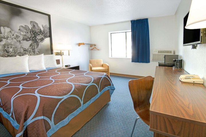 Room 6 of 13