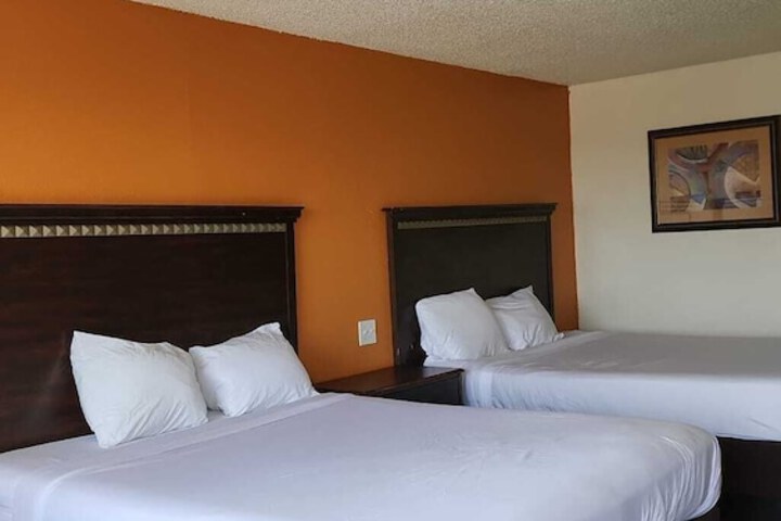 2 Queen Beds (3 of 7)