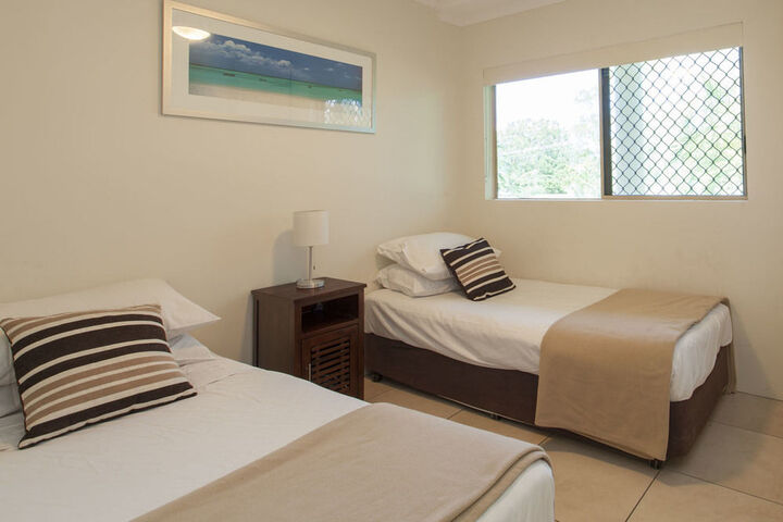 Room 4 of 8