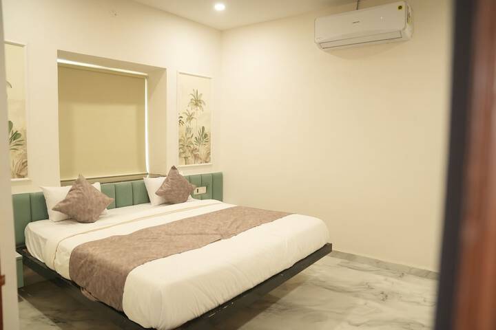 Room 4 of 17