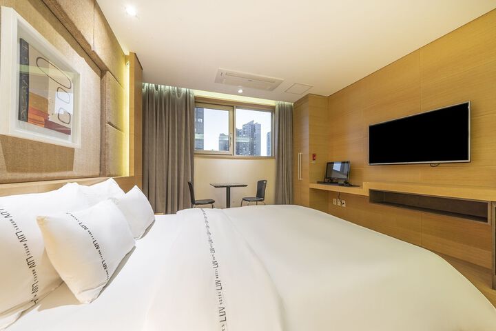 Room 2 of 21