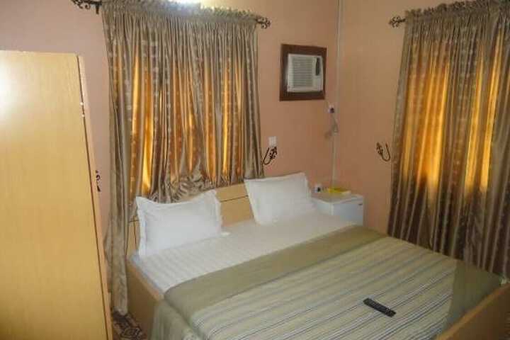 Room 2 of 11