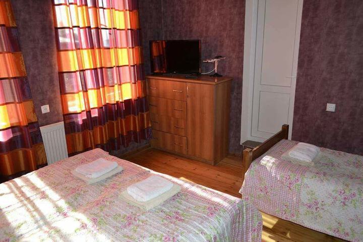 Room 6 of 7