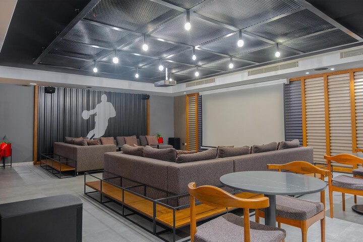 Lounge 107 of 137