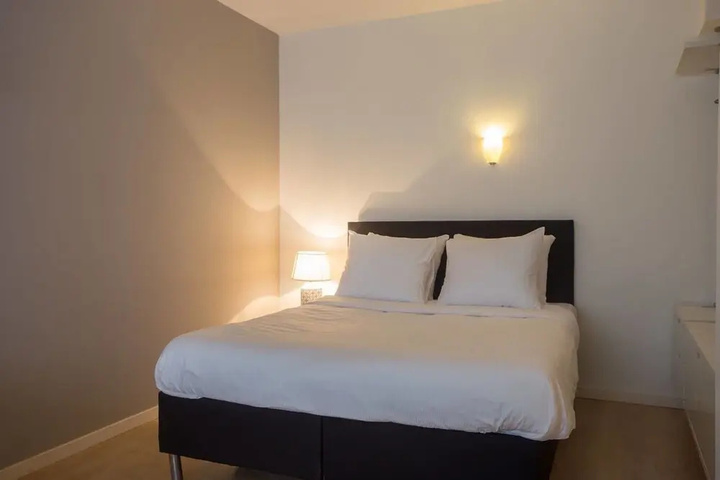 Room 3 of 10