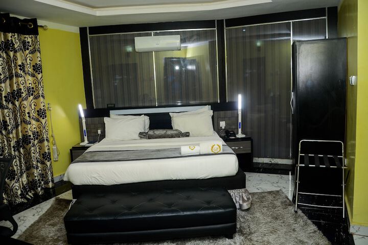 Room 5 of 43