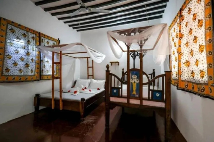 Room 4 of 15