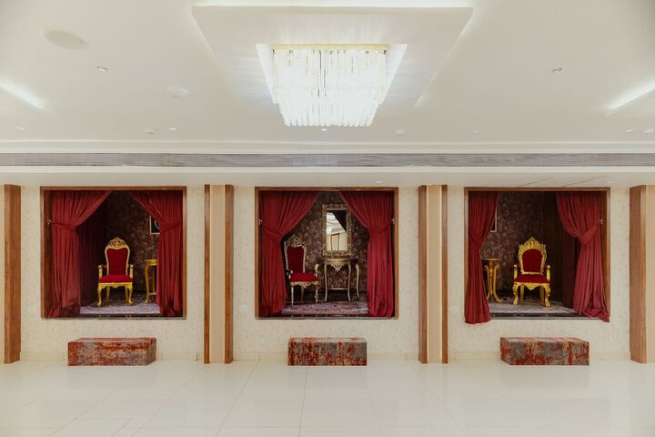 Room 13 of 27