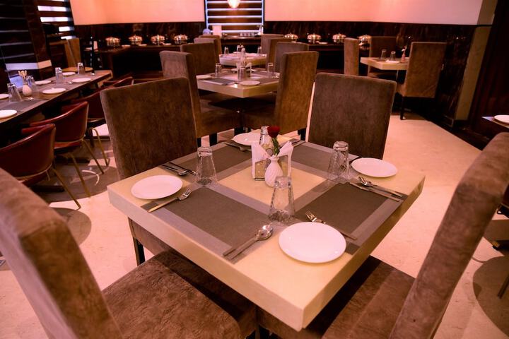 Dining 32 of 40