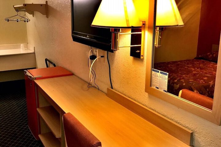 Room 9 of 17