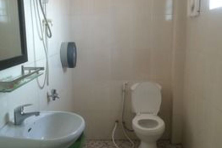 Room 4 of 40