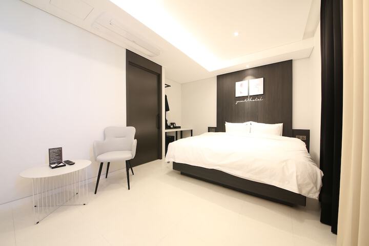 Room 19 of 117