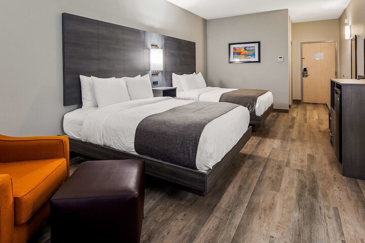 2 Queen Beds Microwave and Refrigerator High Speed Internet Accessible Full Breakfast (3 of 5)