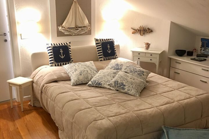 Room 33 of 74