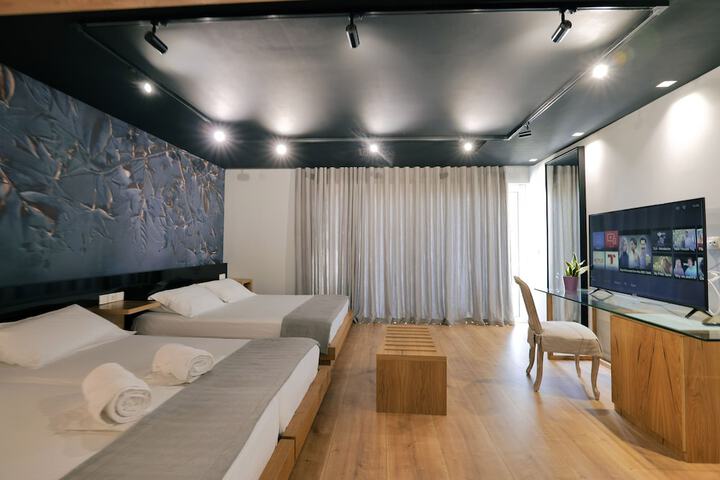 Room 6 of 148