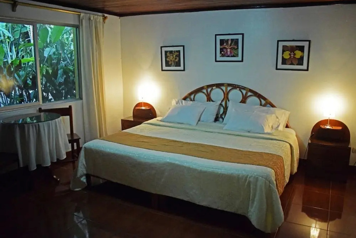 Room 3 of 10
