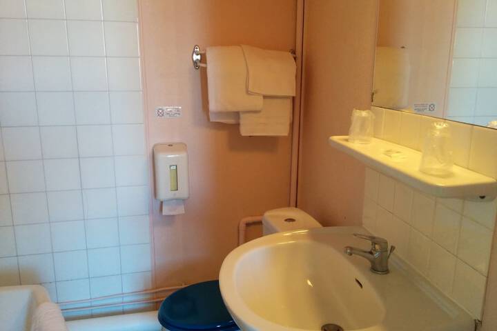 Room 21 of 53