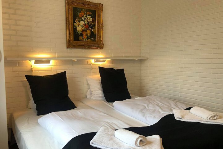 Room 5 of 14